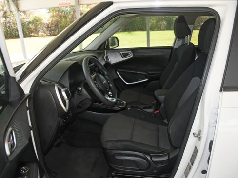 Used 2022 Kia Soul LX image 7