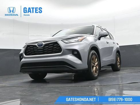 Used 2023 Toyota Highlander Bronze Edition AWD/4WD image 44