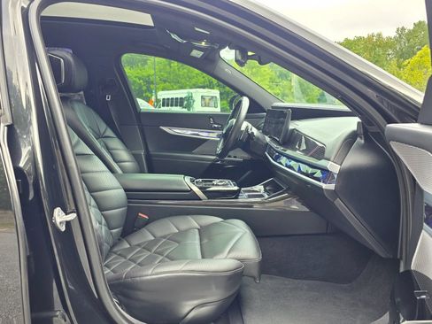 Used 2023 BMW 740i w/ Parking Assistance Package RWD image 41