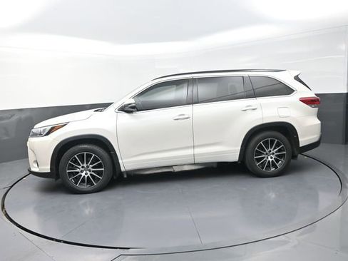 Used 2018 Toyota Highlander SE AWD/4WD image 41