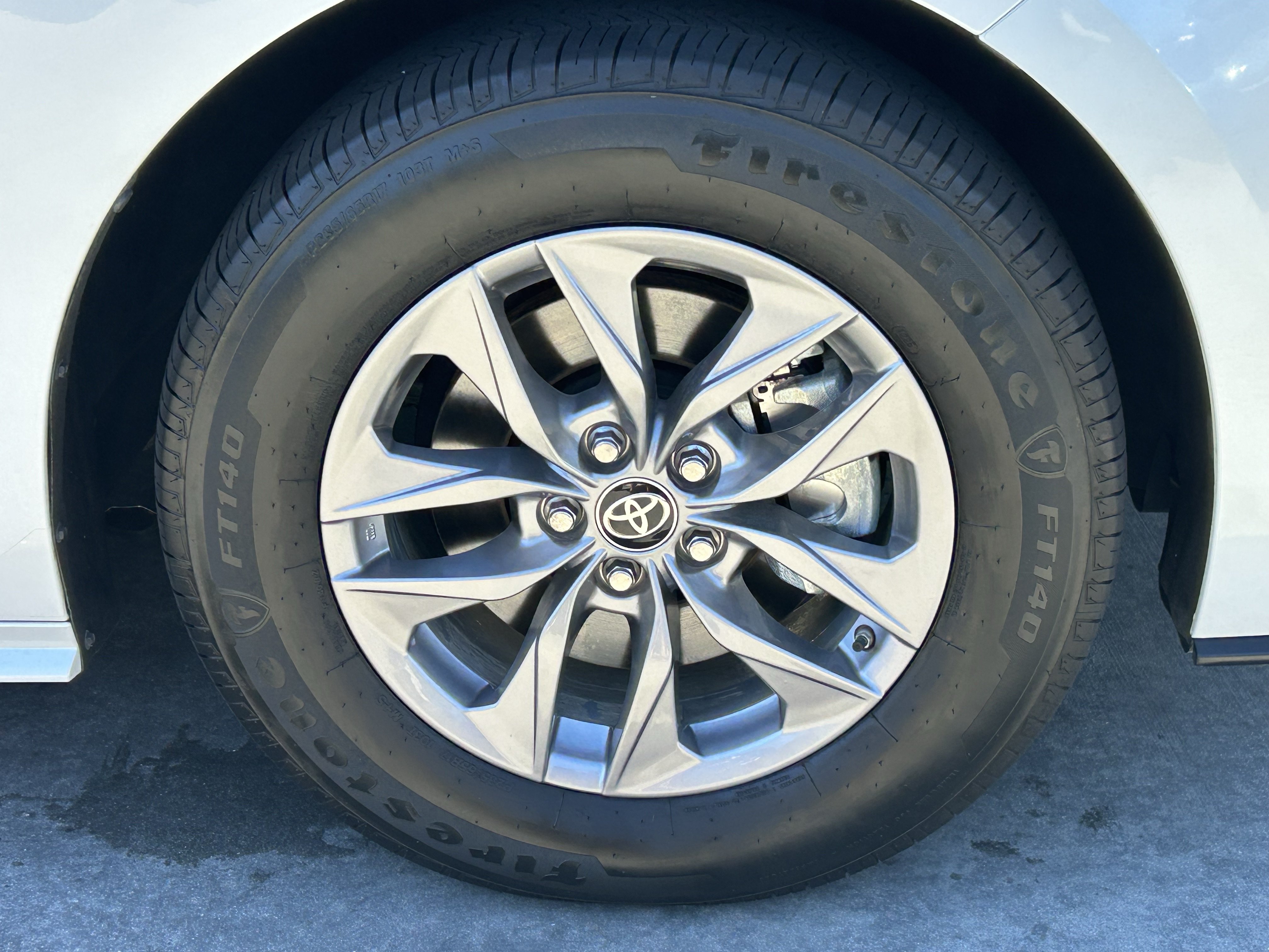 Used 2025 Toyota Sienna XLE FWD image 8