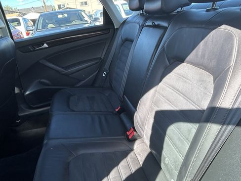 Used 2014 Volkswagen Passat 1.8T SEL Premium image 8
