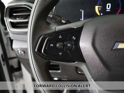 Used 2025 Chevrolet TrailBlazer LT AWD/4WD image 3