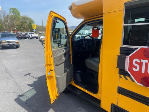 Used 2005 Chevrolet Express 3500 w/ School Bus Package RWD image 8