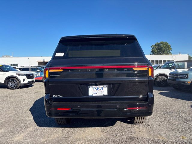 New 2026 Lincoln Navigator Premiere AWD/4WD image 4