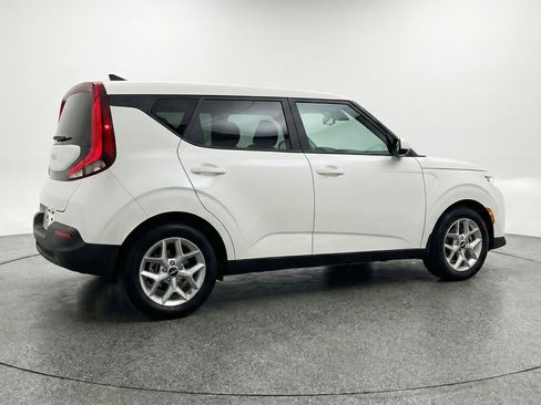 Used 2025 Kia Soul LX w/ LX Technology Package FWD image 9