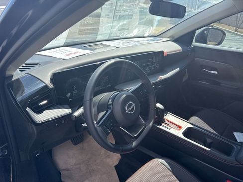 Used 2025 Nissan Kicks SR image 17