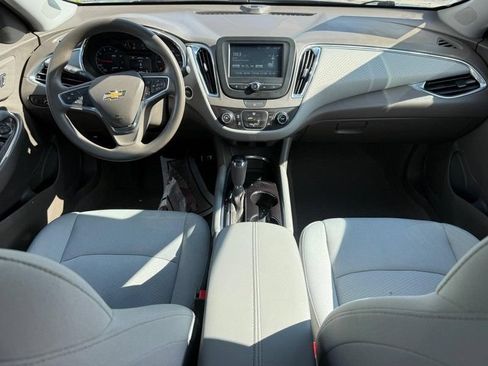Used 2017 Chevrolet Malibu LT FWD image 13
