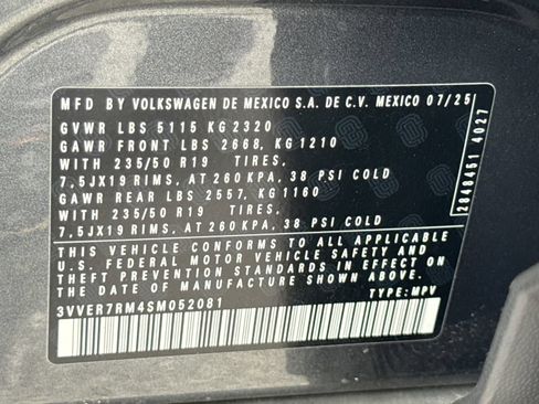 Certified 2025 Volkswagen Tiguan SE AWD/4WD image 29
