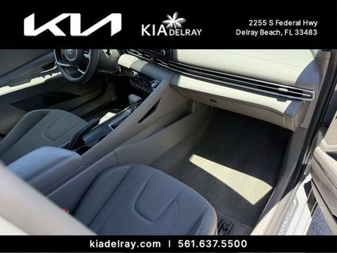 Used 2022 Hyundai Elantra SEL FWD image 9