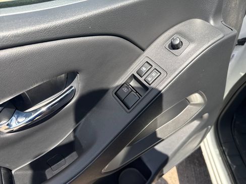 Used 2025 Nissan Frontier SV RWD image 11