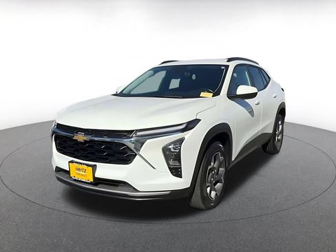 Used 2025 Chevrolet Trax LT w/ LT Convenience Package FWD image 5