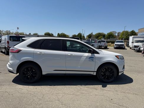 Used 2023 Ford Edge SE w/ Black Appearance Package AWD/4WD image 6
