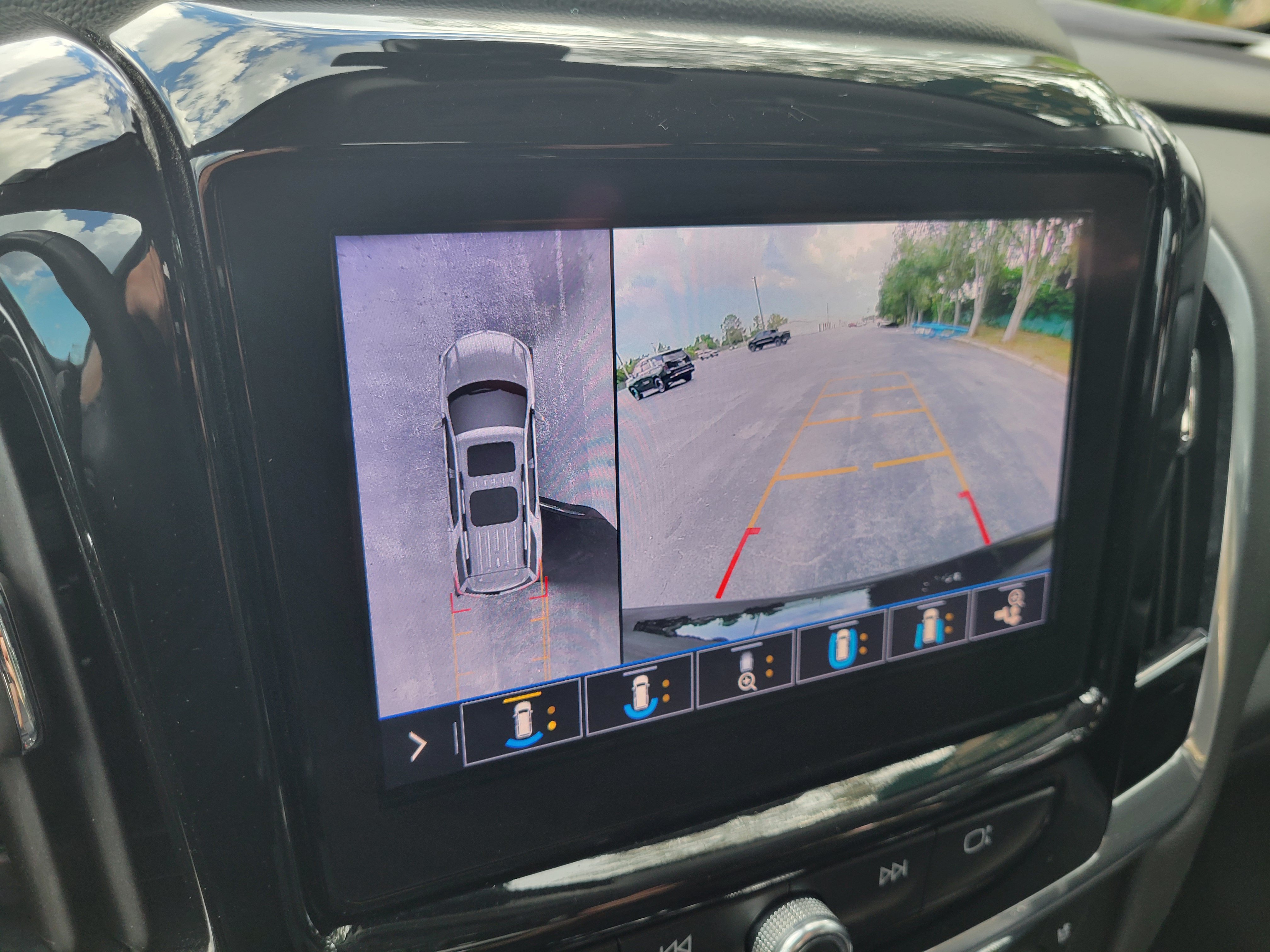 Used 2021 Chevrolet Traverse Premier w/ Redline Edition FWD image 21