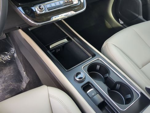 New 2026 Lincoln Corsair Premiere image 20