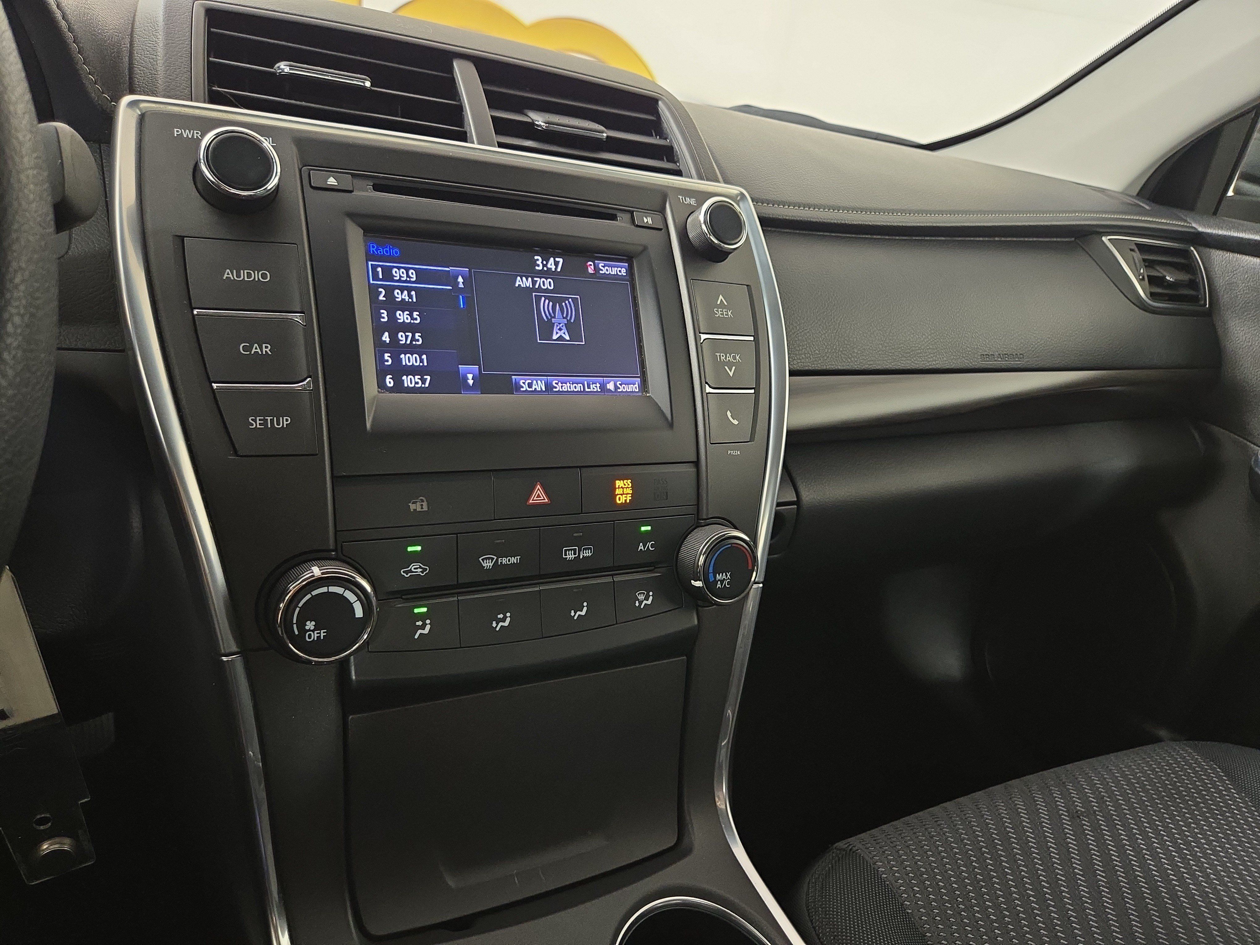 Used 2016 Toyota Camry LE FWD image 21