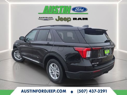 Used 2025 Ford Explorer Active image 3