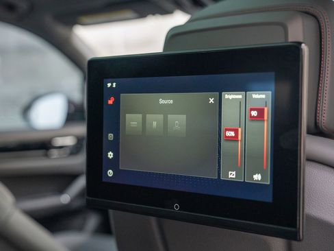 Used 2023 Porsche Cayenne image 27