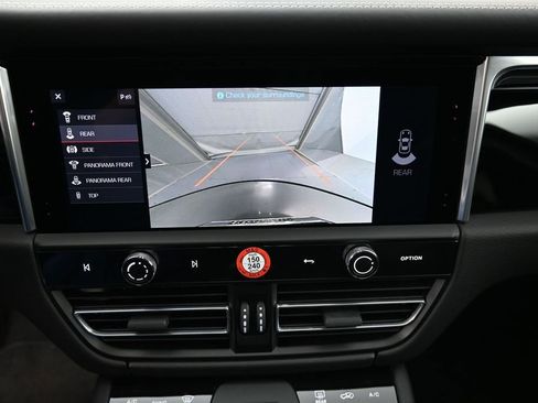 Certified 2025 Porsche Macan AWD/4WD image 21