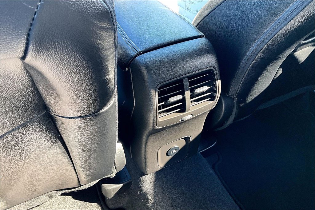 Used 2023 Ford Escape Platinum w/ Premium Technology Package AWD/4WD image 23