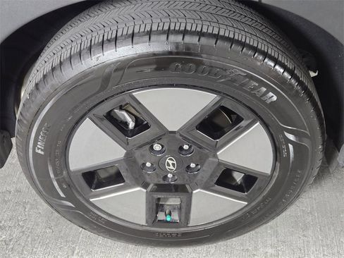 Used 2024 Hyundai Santa Fe SEL image 9