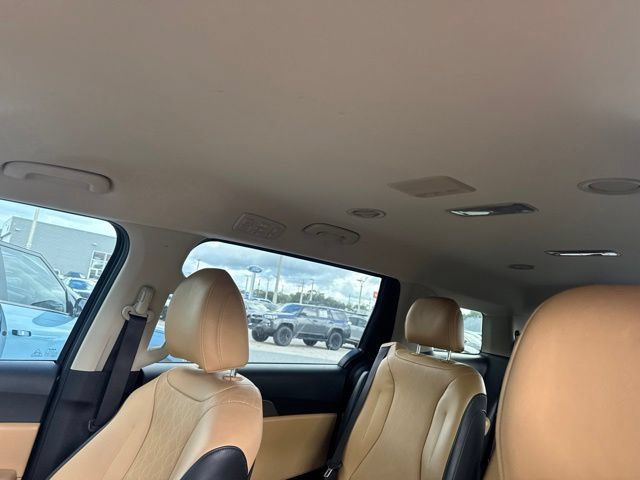 Used 2024 Kia Carnival LX FWD image 10