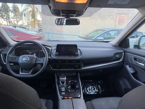 Used 2025 Nissan Rogue SV image 31