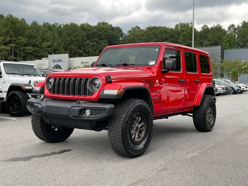 Used 2022 Jeep Wrangler Unlimited Sahara w/ LED Lighting Group AWD/4WD image 9