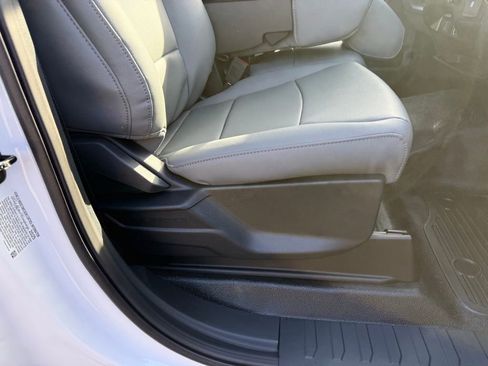 New 2026 Ford F250 XL w/ XL Chrome Package image 18