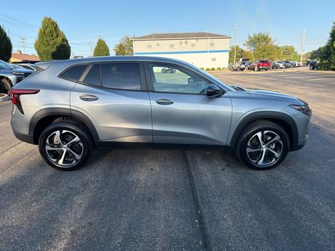 Used 2024 Chevrolet Trax RS w/ Driver Confidence Package FWD image 6