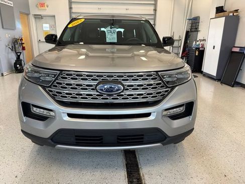 Used 2023 Ford Explorer Limited AWD/4WD image 5