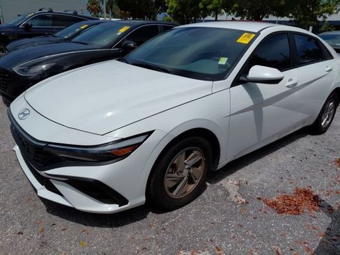Certified 2026 Hyundai Elantra SE FWD image 1