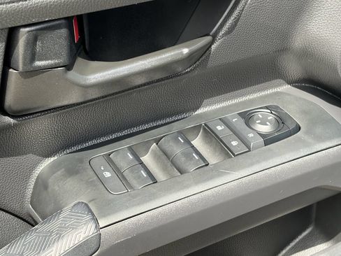 Certified 2025 Toyota Tacoma SR5 AWD/4WD image 24