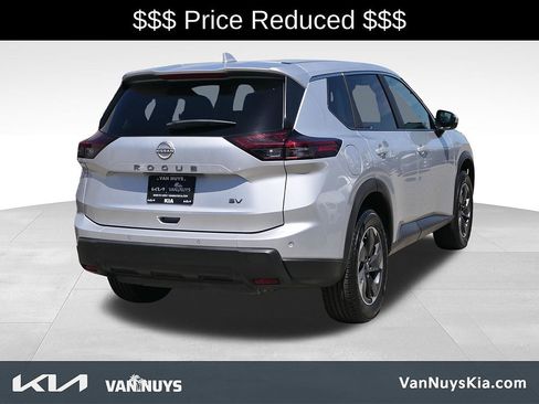 Used 2024 Nissan Rogue SV FWD image 31