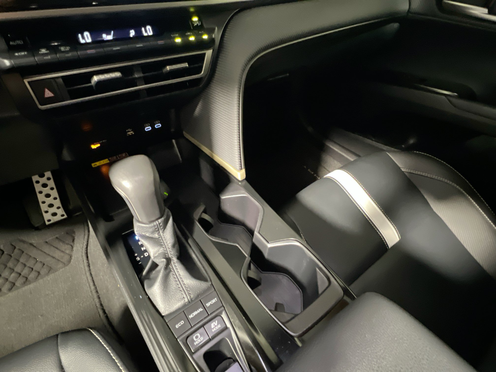 Used 2025 Toyota Camry SE FWD image 25