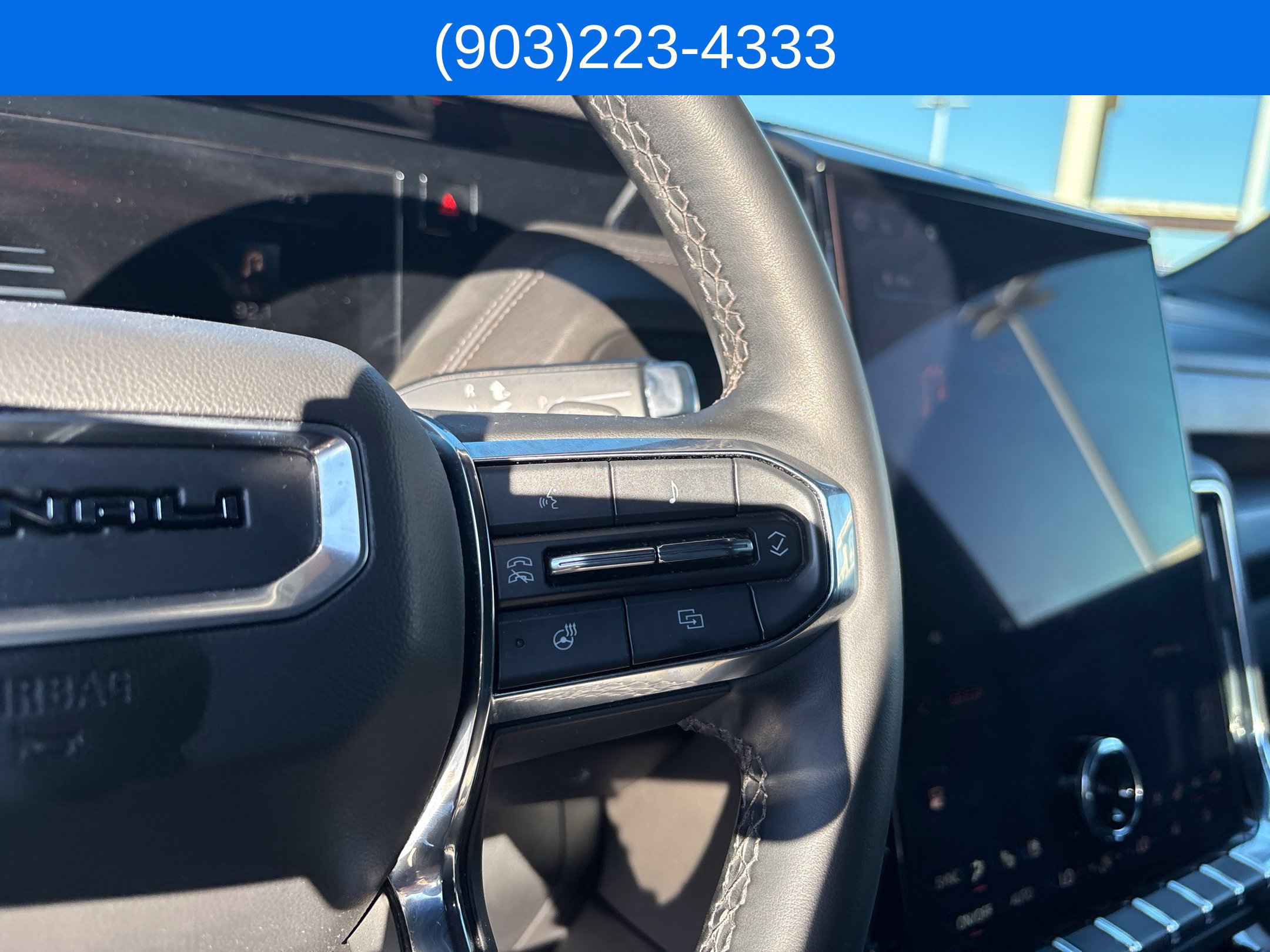 Used 2025 GMC Yukon Denali AWD/4WD image 32
