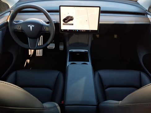 Used 2025 Tesla Model Y Performance image 16