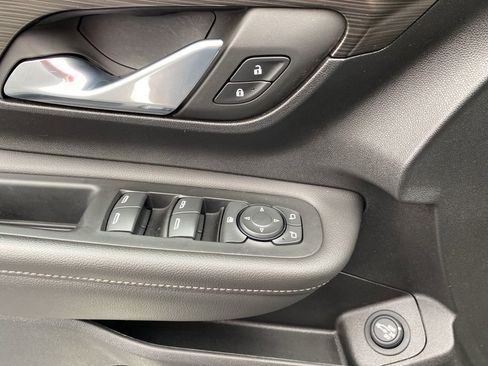 Used 2023 GMC Terrain SLE w/ Driver Convenience Package image 10