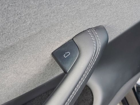 Used 2025 Tesla Model 3 image 19