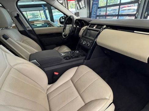 Used 2020 Land Rover Discovery SE AWD/4WD image 15