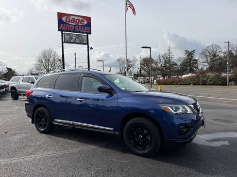 Used 2018 Nissan Pathfinder Platinum image 11