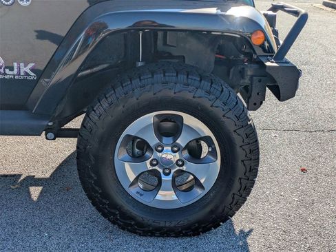 Used 2017 Jeep Wrangler Unlimited Sahara w/ Connectivity Group image 10