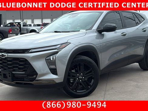 Used 2025 Chevrolet Trax ACTIV w/ Sunroof Package image 1