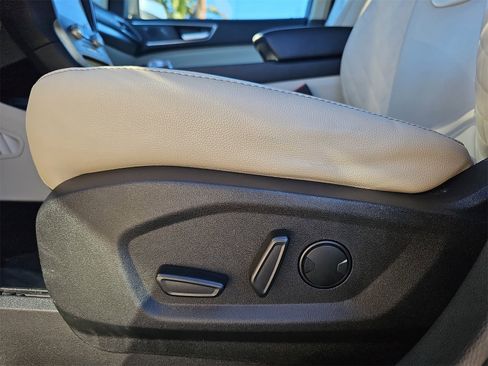 Used 2023 Ford Edge Titanium image 31