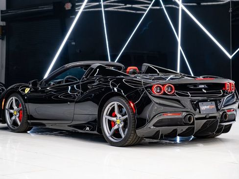 Used 2023 Ferrari F8 Tributo RWD image 31