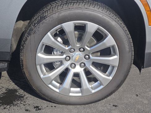 New 2025 Chevrolet Suburban Premier image 13