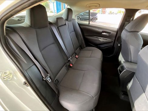 Used 2021 Toyota Corolla LE image 19