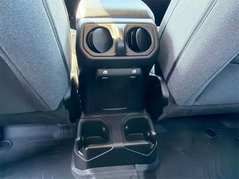 Used 2025 Jeep Gladiator Sport image 32