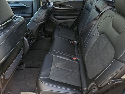 New 2025 Jeep Grand Cherokee Laredo image 29