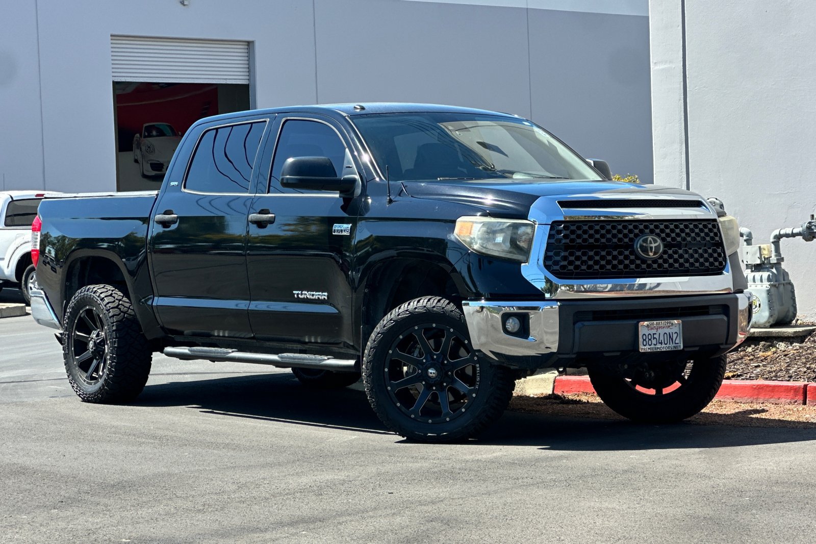 Used 2018 Toyota Tundra SR5 w/ SR5 Upgrade Package RWD image 2